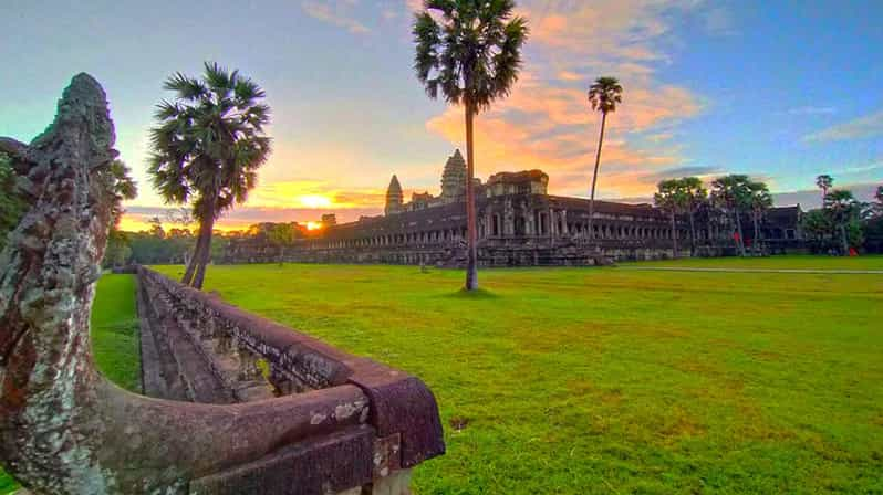 Angkor Wat: Sunrise Bike Tour With Private Breakfast & Lunch - Booking and Cancellation Policy