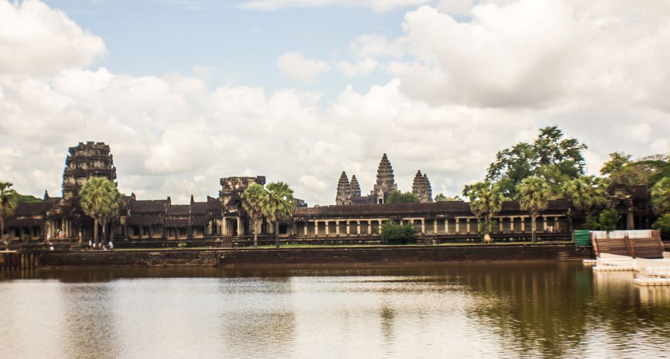 Angkor Wat: Tuk Tuk and Walking Tour - Dress Code and Restrictions