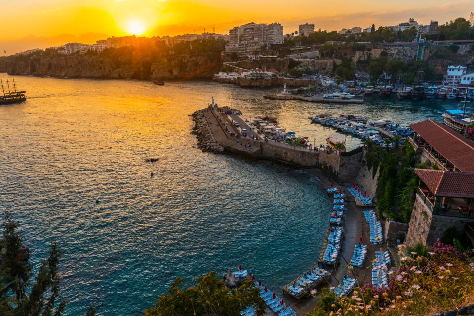 Antalya: First Discovery Walk and Reading Walking Tour - App and Navigation