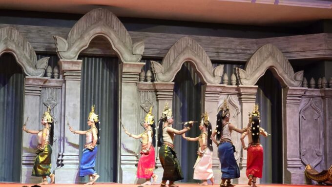 Apsara Show and Dinner With Free Shared Round Trip Transfer - What to Bring