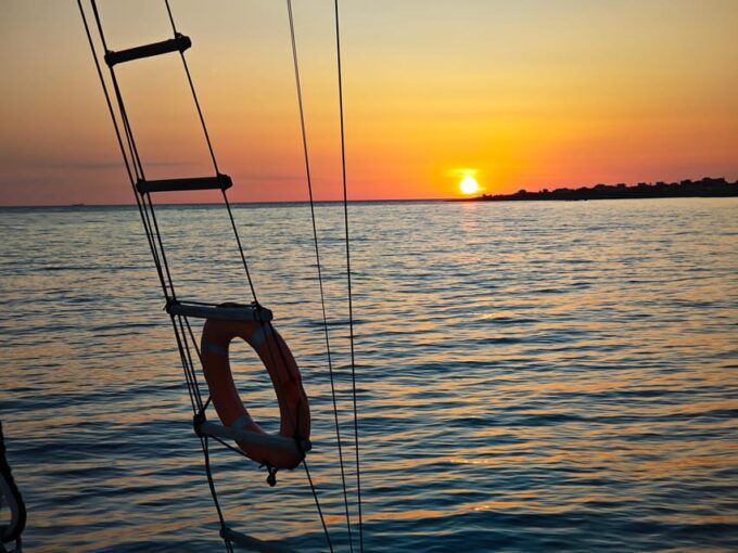 Argostoli: Sunset Cruise With Food & Drinks - Visit