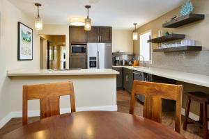 Aston Waikiki Beach Tower - Location Benefits