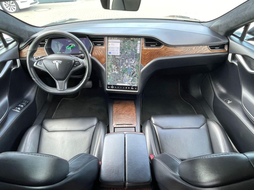 Athens: Sustainable VIP Airport Transfer>Unique Tesla ModelS - Local Experience