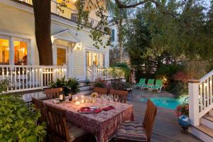 Azalea Inn and Villas - Dining Options Nearby