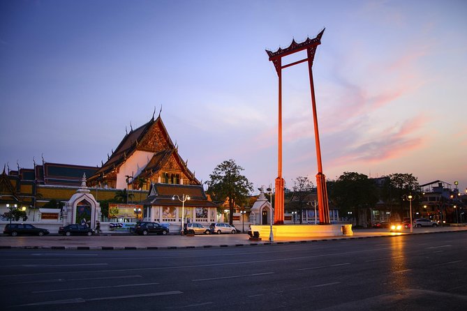 Bangkok Night Lights: Temple & City Tour by Tuk Tuk (SHA Plus) - Group Size Limitations