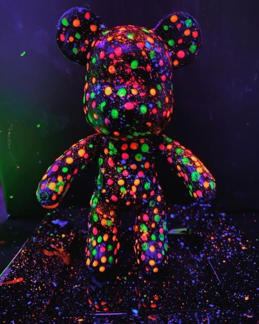 Barcelona: Bear-brick Fluorescent Painting | Wine and Art - Participant Suitability