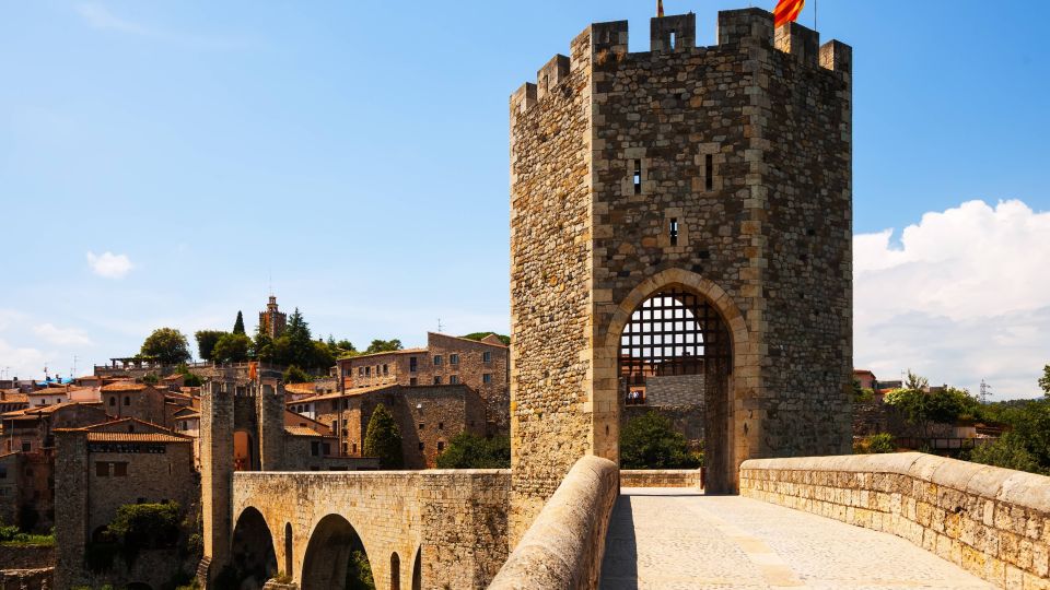 Barcelona: Besalú & Medieval Towns Tour With Hotel Pickup - Explore Vics Old Town