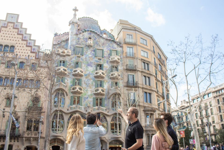 Barcelona: City Highlights Walking Tour With Sagrada Familia - Important Information