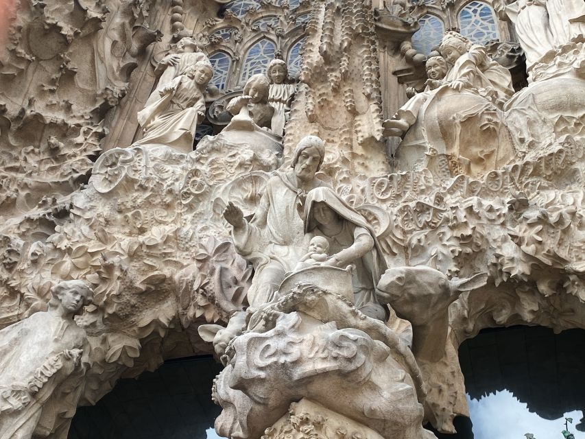 Barcelona: Gothic Quarter and Sagrada Familia Private Tour - Accessibility and Suitability