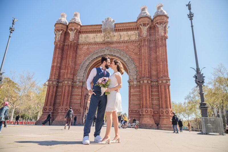 Barcelona: Private Photoshoot at Arc De Triomf - Important Notes