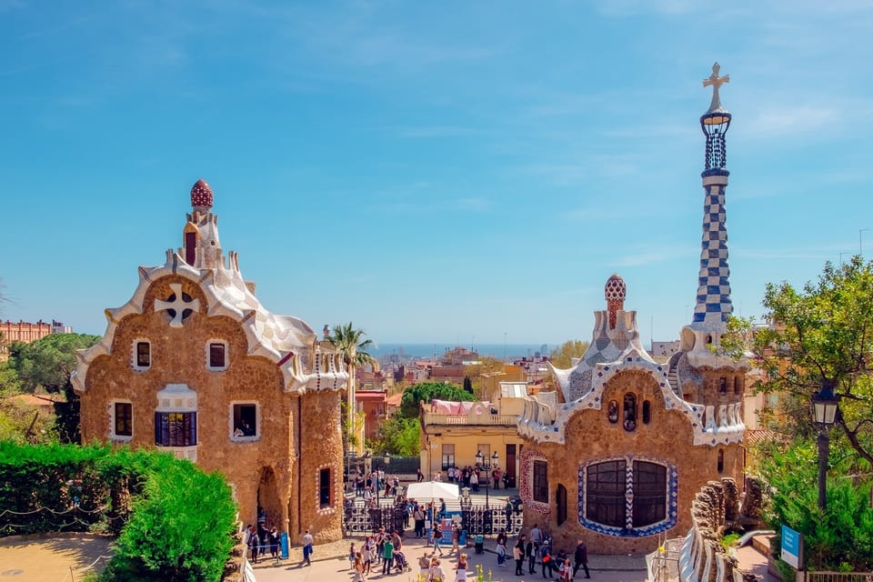 Barcelona: Sagrada Familia and Park Güell Tour - Starting Location