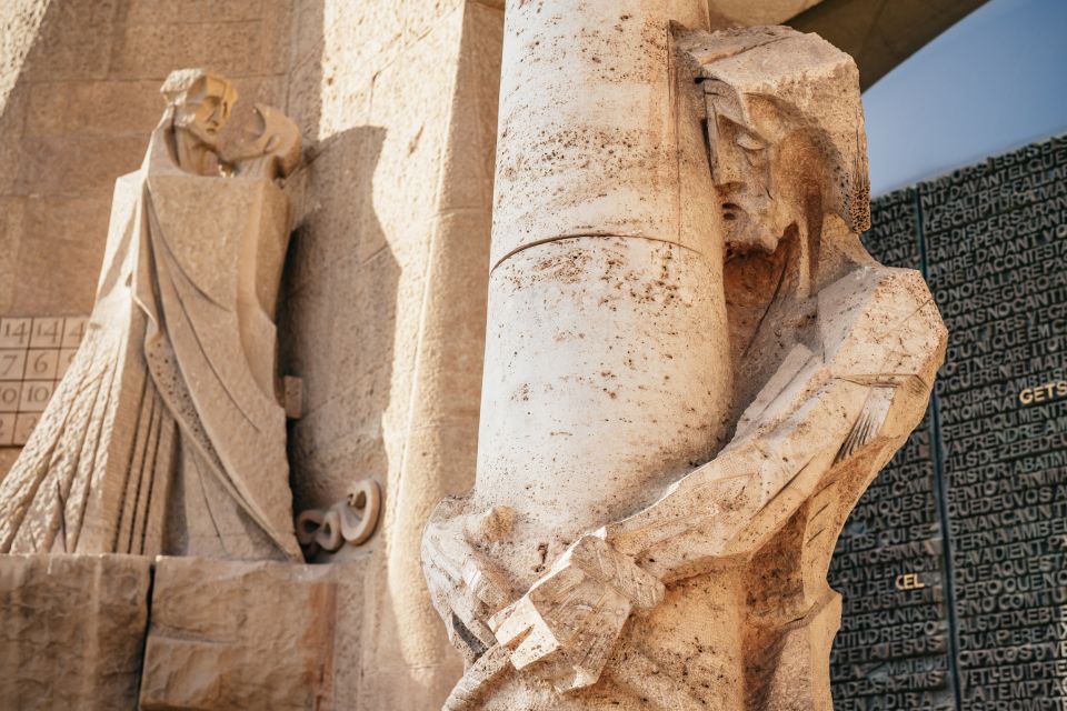 Barcelona: Sagrada Familia Skip-the-Line Entry Ticket & Tour - Meeting Point and Accessibility