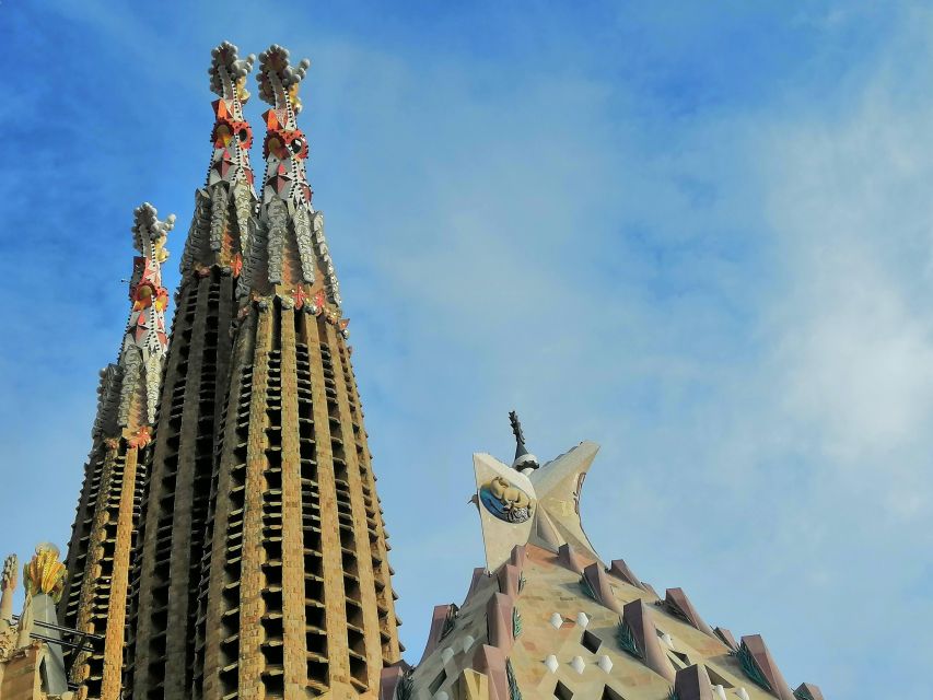 Barcelona: Sagrada Família Tour With Optional Tower Access - Inclusions and Upgrades