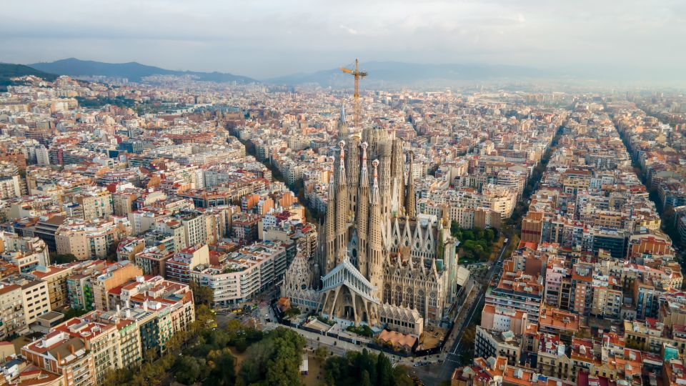 Barcelona: Sagrada Familia Tour With Tower Access Option - Customer Reviews and Ratings