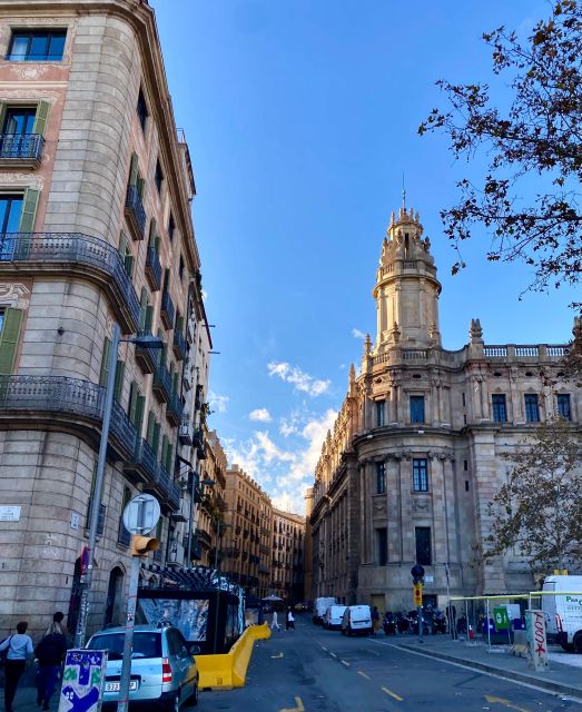 Barcelona: Yoga + Food Taste + City Centre Walking Tour - Santa Caterina Market