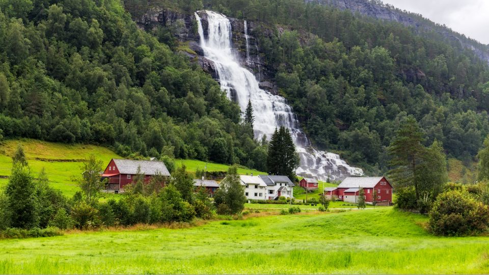 Bergen: Guided Fjord & Glacier Tour to Fjærland - Glacier Museum Visit