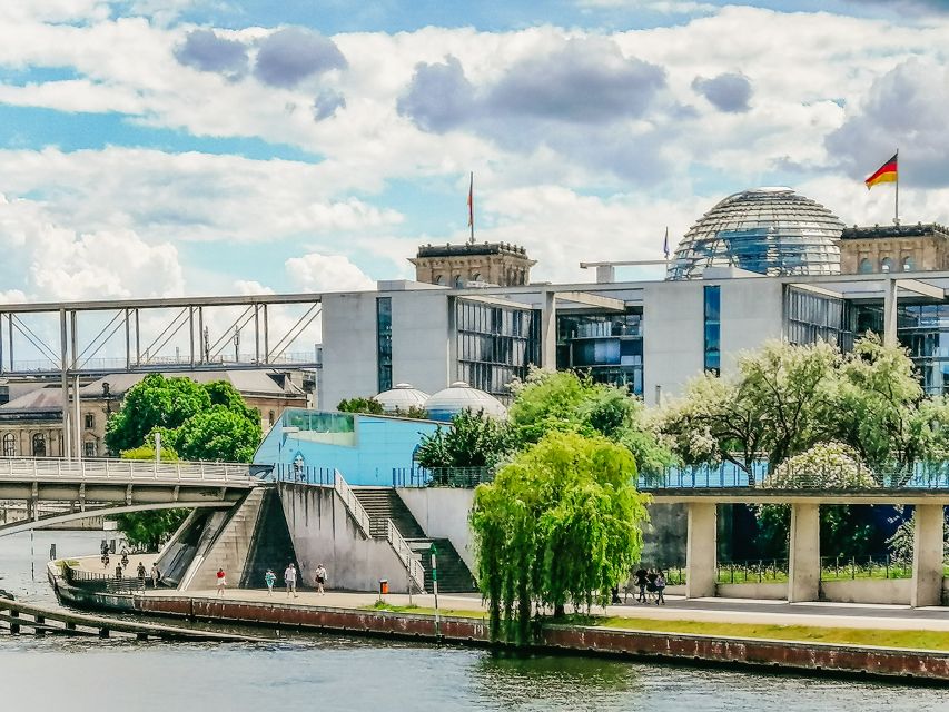 Berlin: Government Quarter Tour and Reichstag Dome Visit - Language Options Available