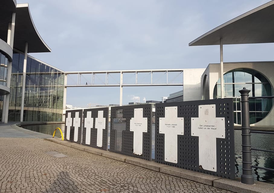 Berlin: Guided Walking Tour Around the Reichstag - Bundestag and Reichstag History