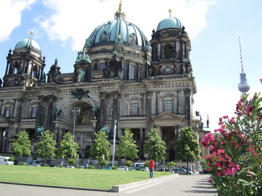 Berlin: Private City Highlights Tour by Car - Reichstag and Brandenburg Gate