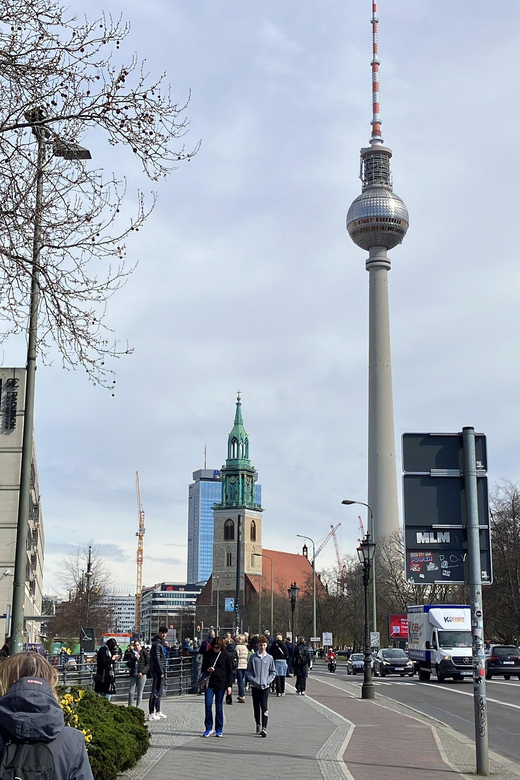 Berliner Highlights: Cycling Through Berlin - Discovering Berlins Landmarks