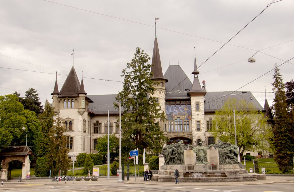 Bern: Private Exclusive Architecture Tour With Local Expert - Meeting Point Details