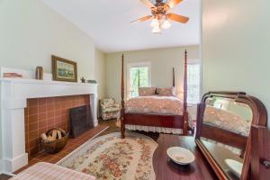 Bourbon Manor Bed & Breakfast Inn - Frequently Asked Questions