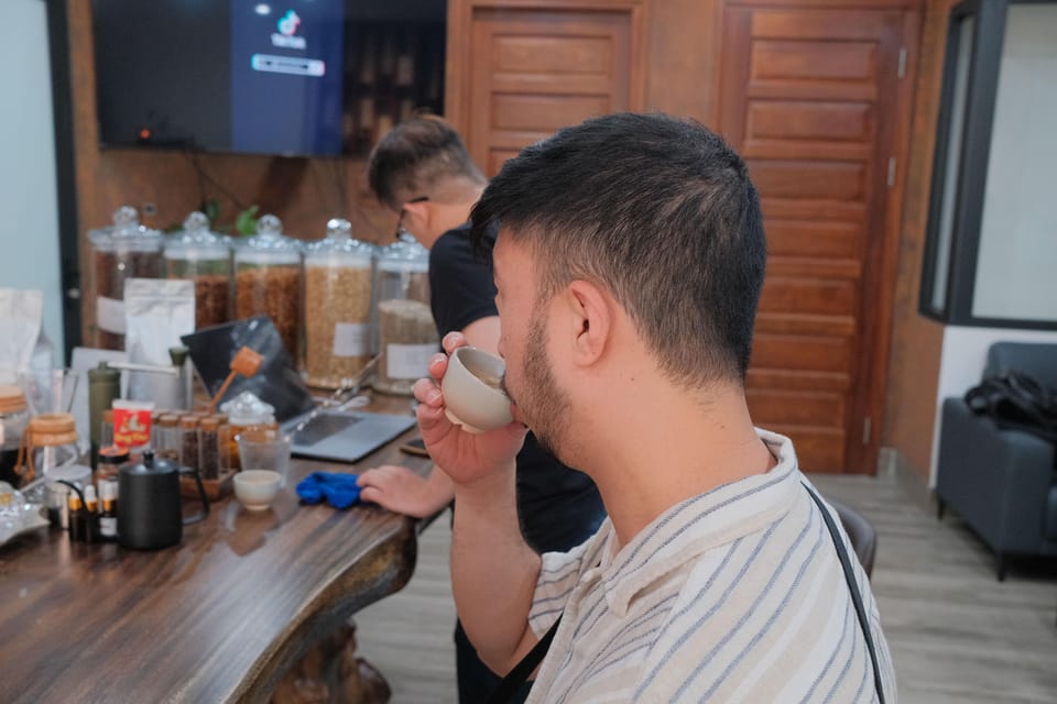 Brews & Bites: Hanoi Coffee Workshop With Traditional Meal - Signature Coffee Varieties