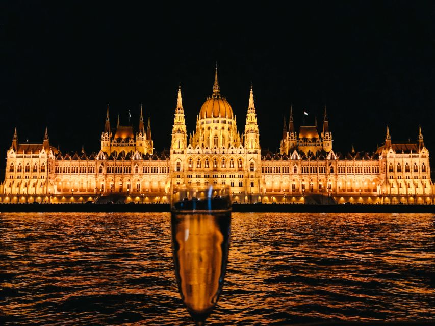 Budapest: 1-Hour Evening Sightseeing Cruise With Drink - Booking Options Available