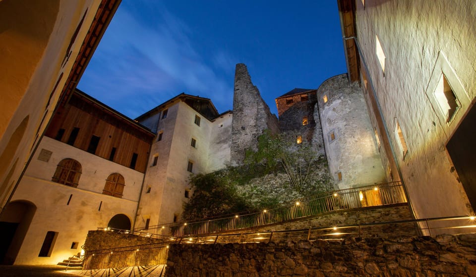 Burg Heinfels: an Exclusive Tour of the Castle at Night - Explore Halls and Chambers