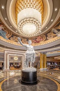 Caesars Palace Hotel & Casino - Entertainment and Nightlife