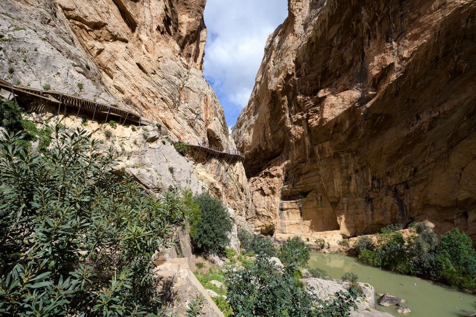 Caminito Del Rey: Guided Tour With 1 Drink and Shuttle Bus - Safety Considerations