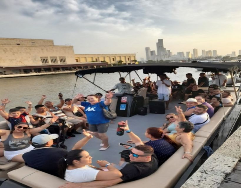 Cartagena: Sunsetplan on Yacht With Open Bar and DJ on Board - What to Bring