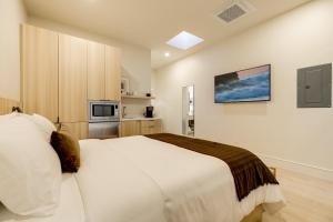 Casa De La Vina - Boutique Suites in Downtown Santa Barbara - Booking Information