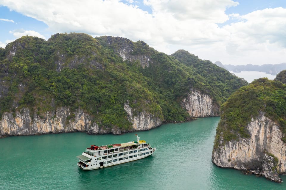 Cat Ba: Ha Long Bay 2D1N Cruise, Sung Sot Cave, Titop Island - Cabin and Dining