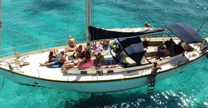 Catania: Boat Trip With Aperitif, Prosecco and Snorkeling - Customer Feedback and Traveler Types
