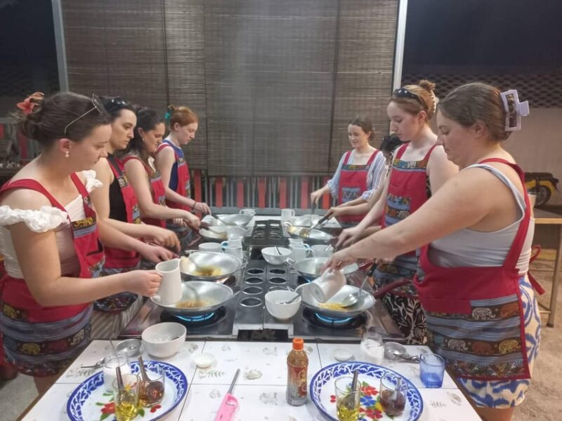 Chiang Mai : Small Group Thai Cooking Class With Market Tour - Fresh Market Visit