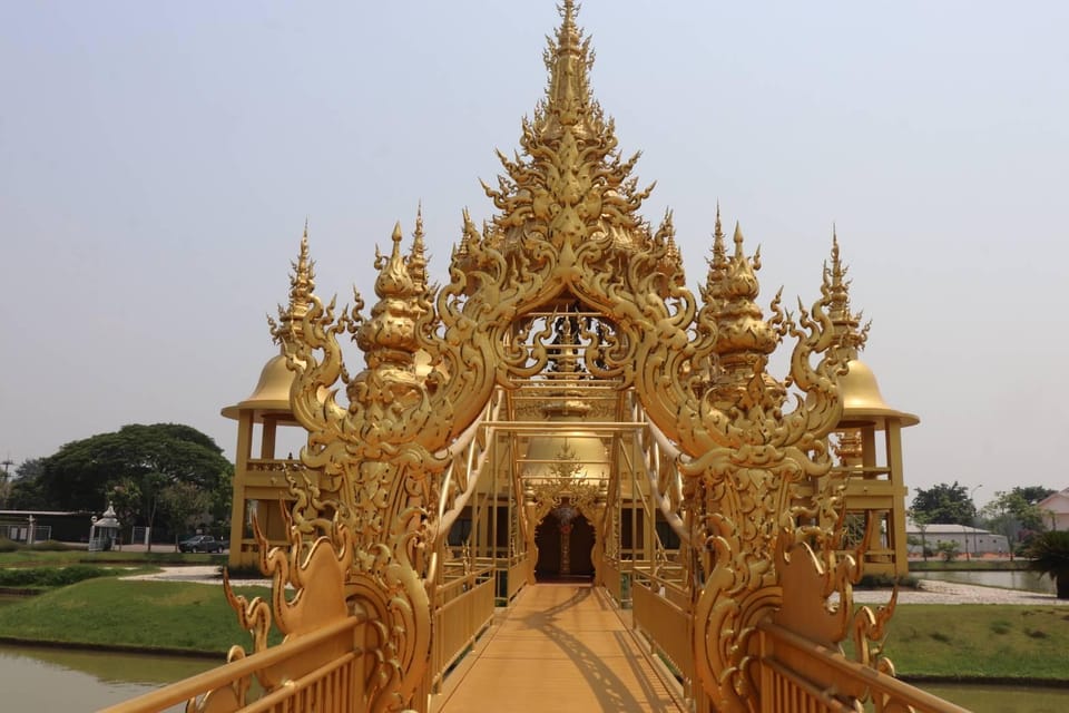 Chiang Rai White & Blue Temple, Black Museum, Lalitta Cafe - Dress Code and Distance