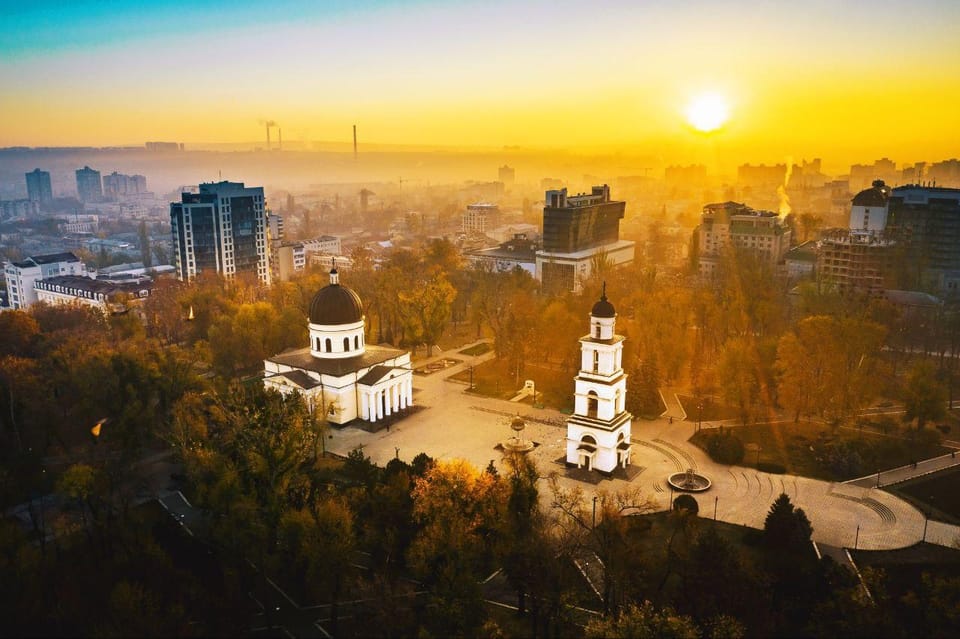 Chisinau: Guided Walking Tour - Main Stops