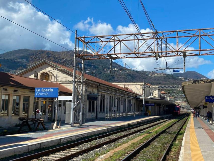 Cinque Terre Express: Train Between La Spezia and Manarola - Meeting Points and Assistance