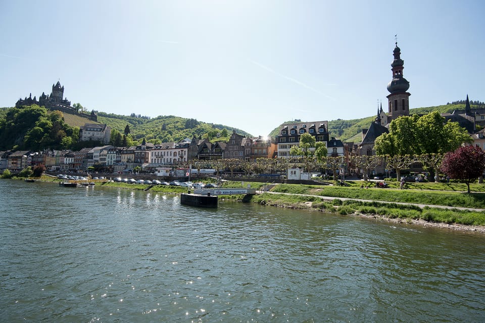 Cochem: KD Panoramic Evening Cruise on the Moselle River - Relaxing Atmosphere and Entertainment