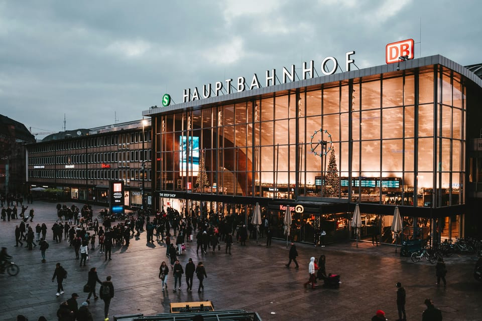 Cologne Chronicles: Exclusive Private Guided Walking Tour - Old Town (Altstadt)