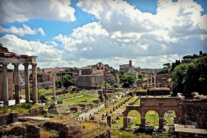 Colosseum Guided Tour With Virtual Reality - Accessibility and Dress Code