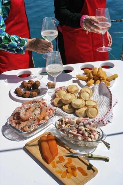 COSTA SMERALDA WITH 15 METERS VINTAGE SAILBOAT WITH APERITIF - Safety Guidelines