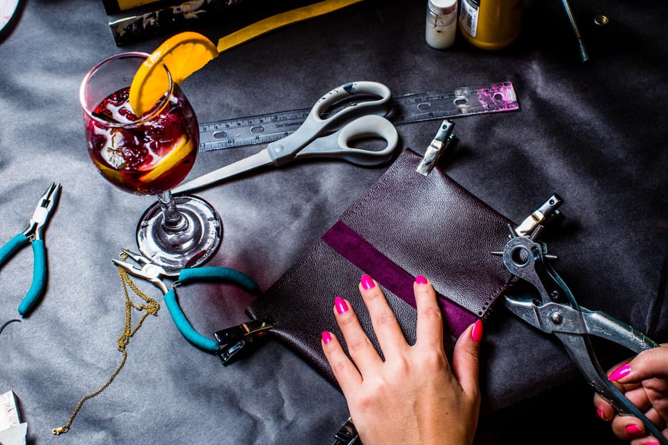 Dallas: Upstairs Circus DIY Crafting & Cocktail Experience - Gratuity and Inclusions