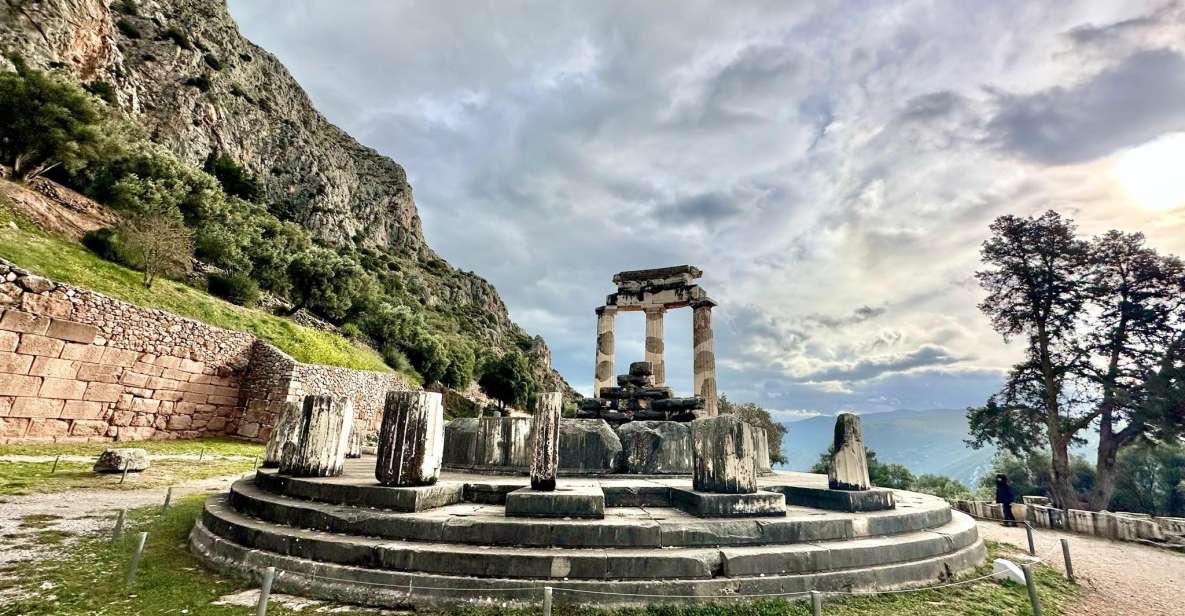 Delphi Navel Of Earth Hosios Loukas Full Day Private Tour - Accessibility Features