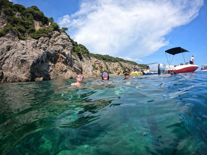 Dubrovnik: Blue & Green Caves Private Boat Tour With Drinks - Relaxation and Refreshments