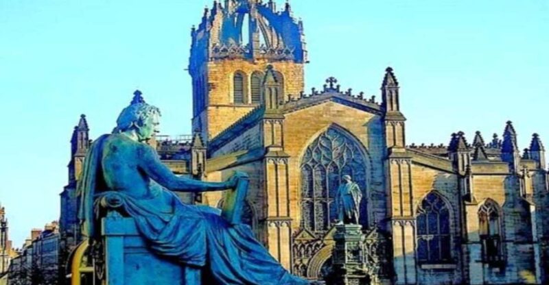 Edinburgh: Heart Of Old Town Private Walking Tour - Meeting Point Details