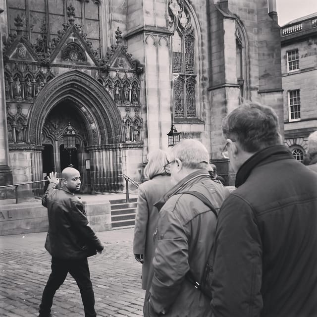 Edinburgh: Old Town Highlights Walking Tour - Meeting and End Points