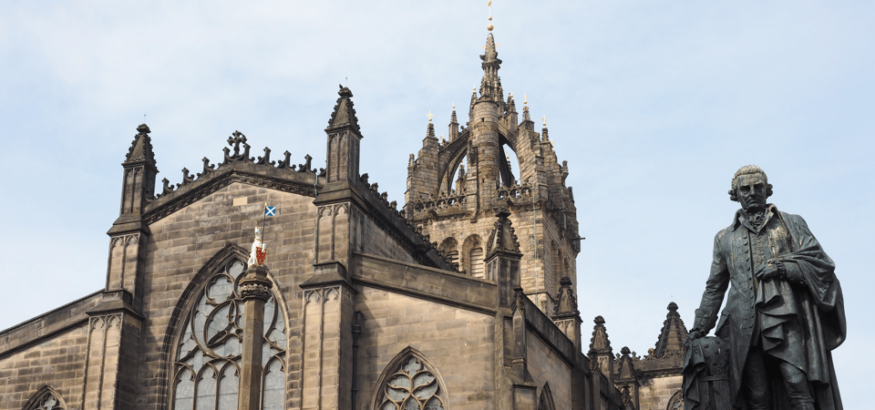 Edinburgh: Old Town Walking Tour With an APP - Navigating the App