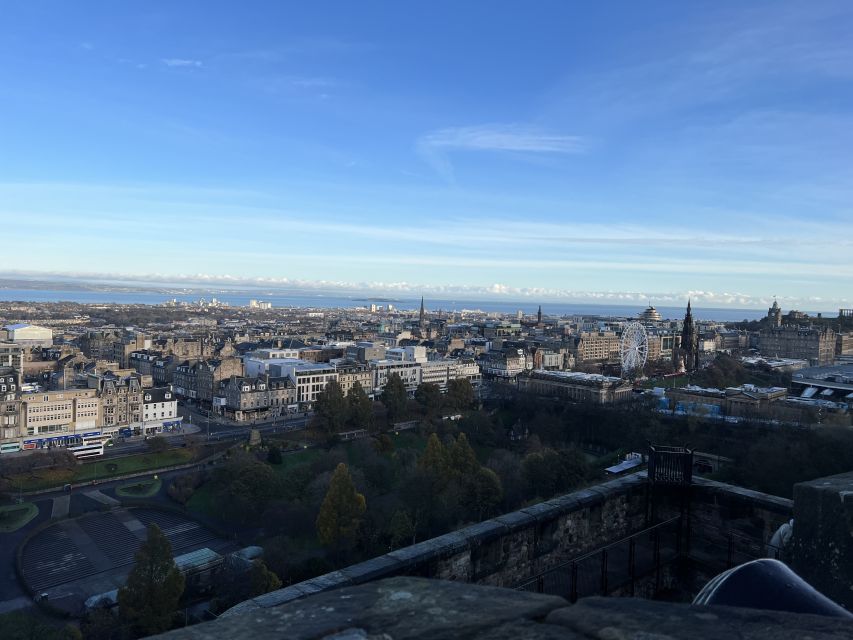 Edinburgh: Private Guided Tour of the Edinburgh Castle - Logistics and Meeting Information